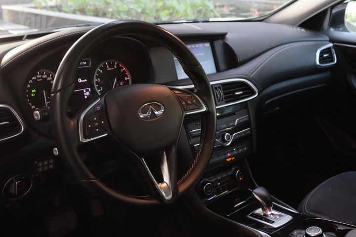 אינפיניטי Q30