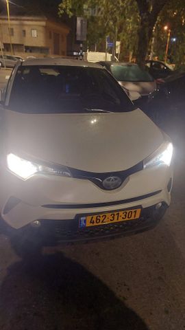 מודעת רכב טויוטה C-HR