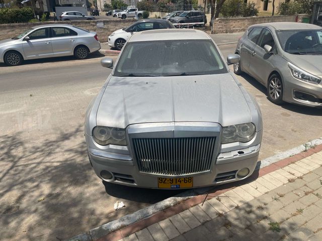 מודעת רכב קרייזלר 300
