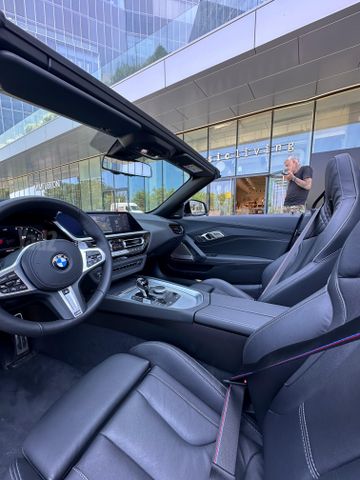 ב מ וו Z4