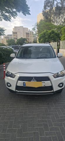 מיצובישי אאוטלנדר