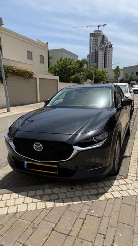 מודעת רכב מאזדה CX-30