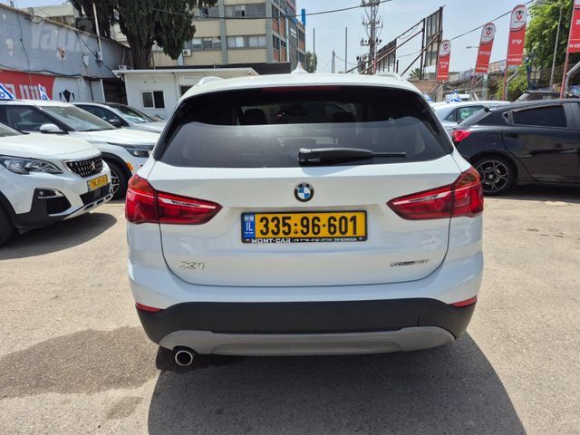 ב מ וו X1