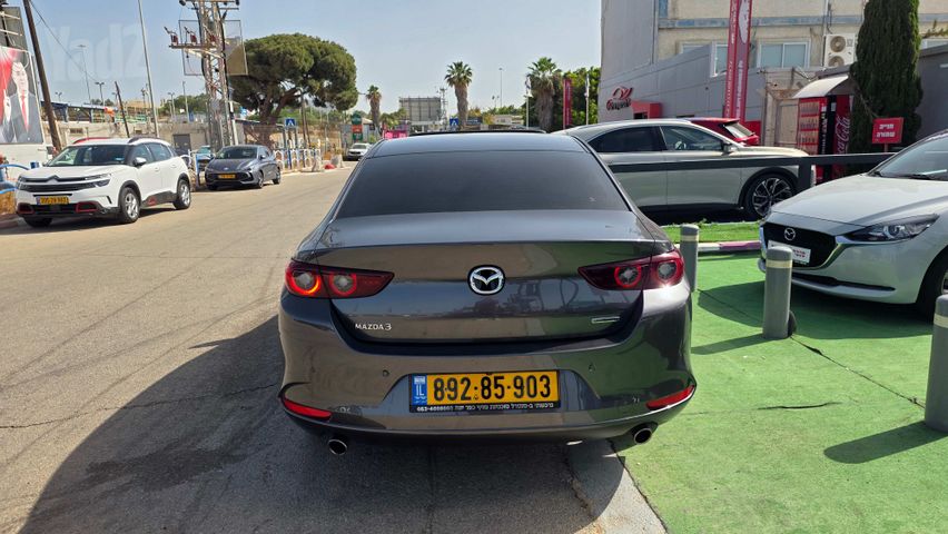 מאזדה 3