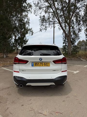 ב מ וו X1