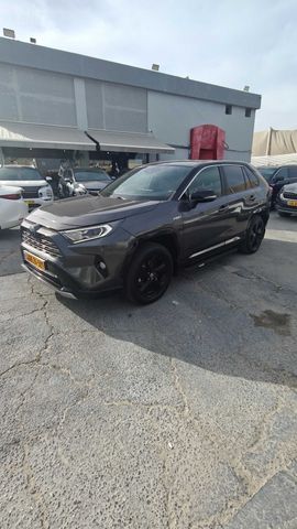 טויוטה RAV4