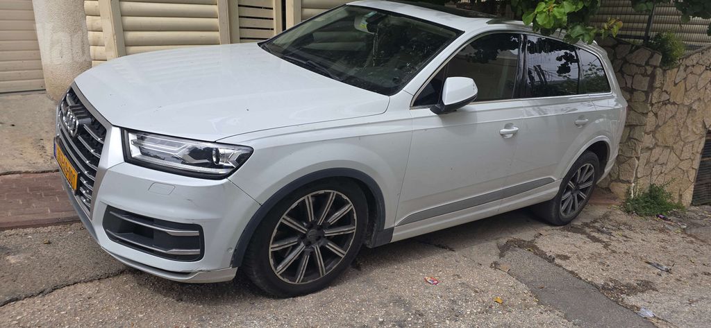 מודעת רכב אאודי Q7