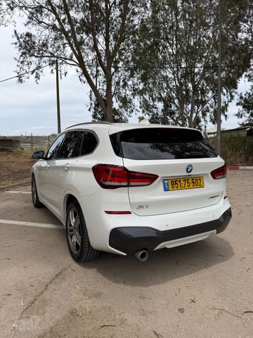 ב מ וו X1