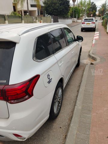 מיצובישי אאוטלנדר
