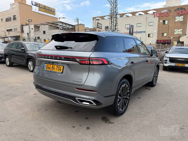 ג'אקו J8