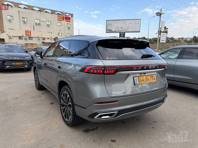 ג'אקו J8