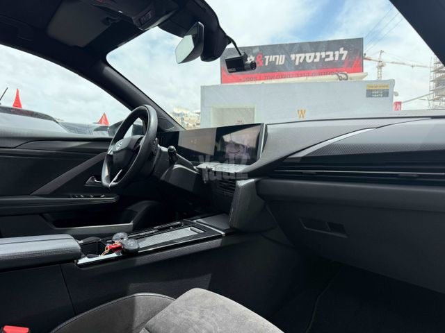 אופל אסטרה