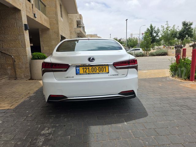 לקסוס LS