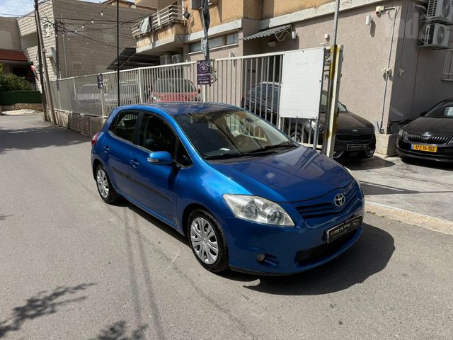 טויוטה אוריס