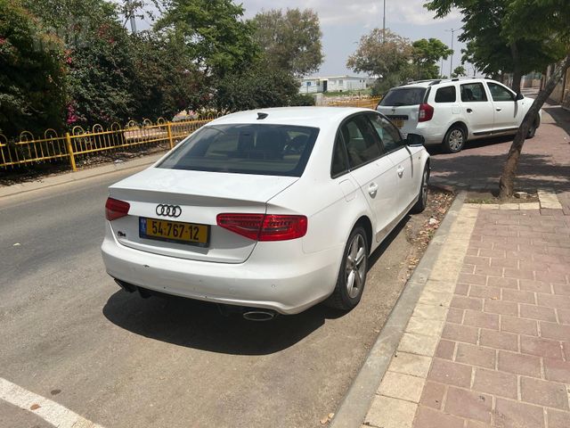 אאודי A4