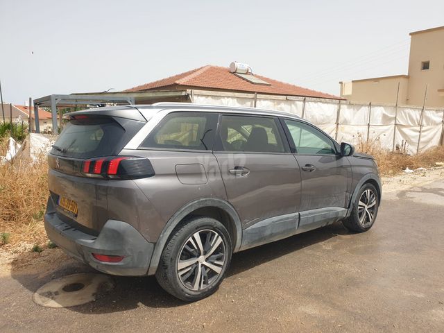 פיג'ו 5008