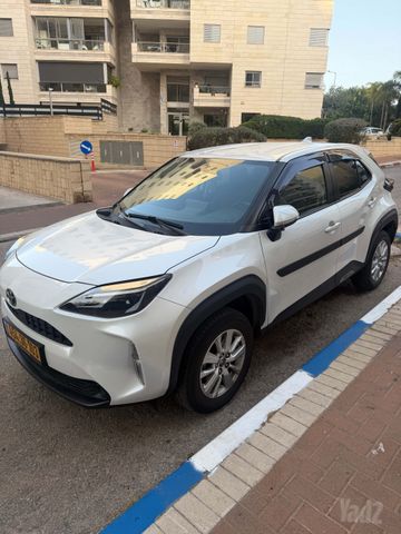 טויוטה יאריס קרוס