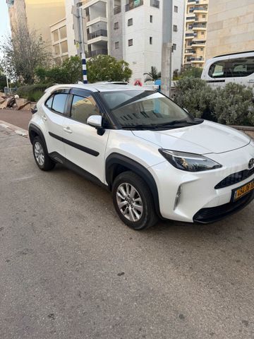 טויוטה יאריס קרוס