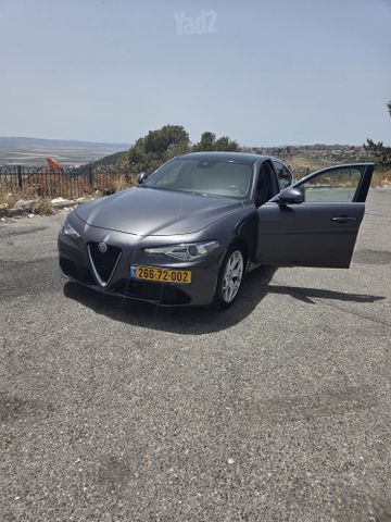 מודעת רכב אלפא רומיאו ג'וליה