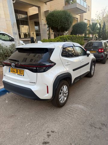 טויוטה יאריס קרוס