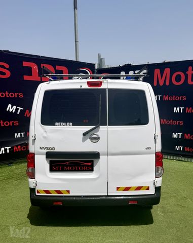 ניסאן NV200
