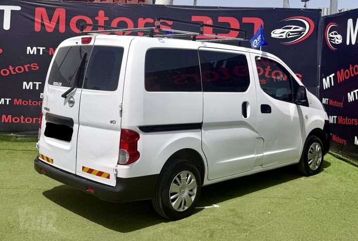 ניסאן NV200