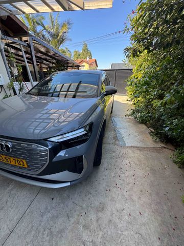 מודעת רכב אאודי Q4 e-tron