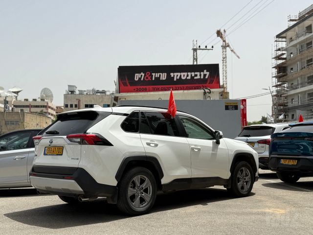 טויוטה RAV4