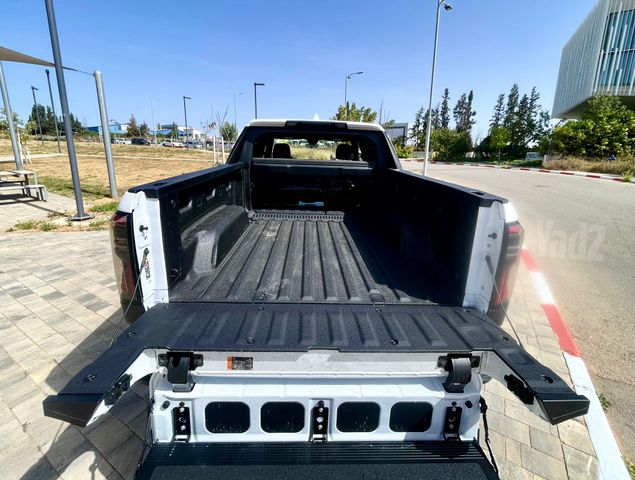 ג'י.אם.סי סיירה EV