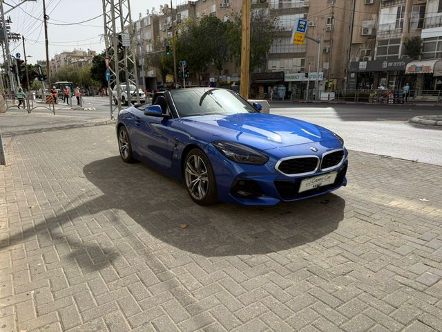 ב מ וו Z4