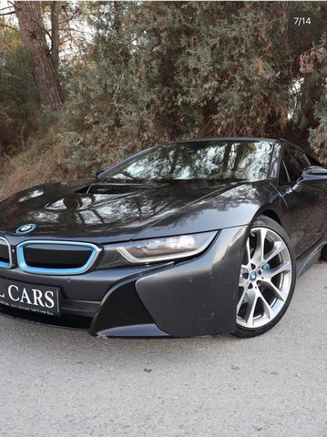 ב מ וו i8
