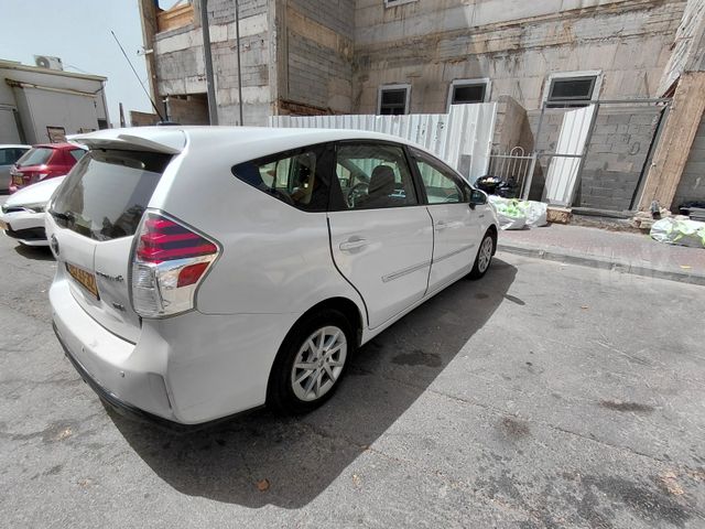 טויוטה פריוס פלוס