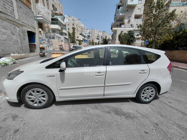 טויוטה פריוס פלוס