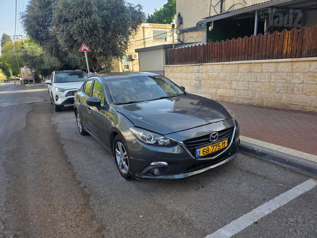 מודעת רכב מאזדה 3