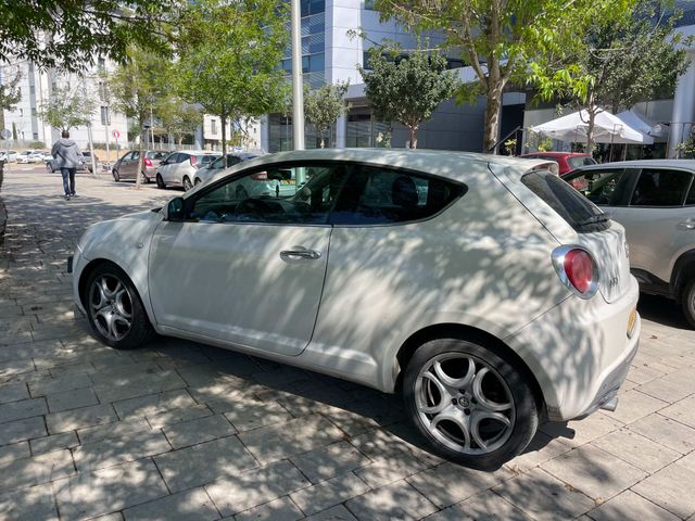 מודעת רכב אלפא רומיאו מיטו