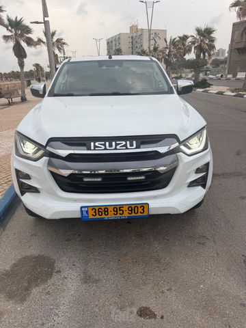 איסוזו די-מקס