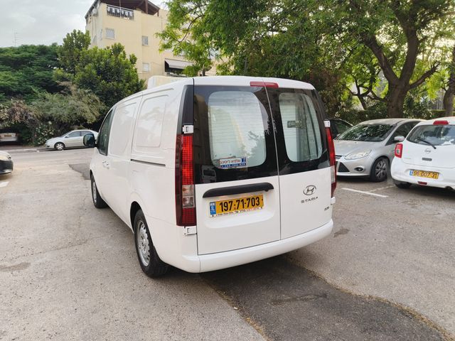 יונדאי סטאריה