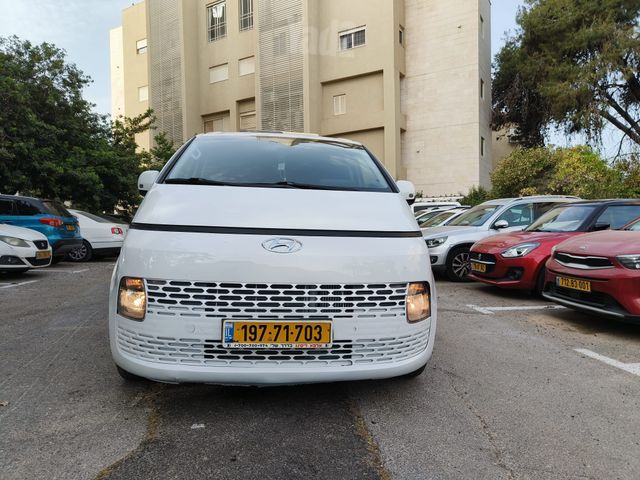 יונדאי סטאריה