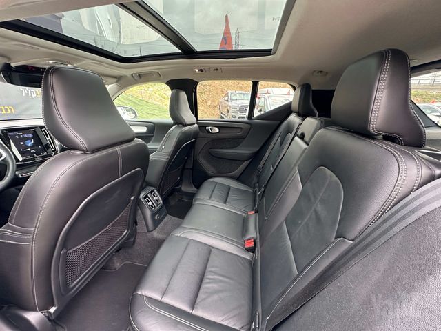 וולוו XC40