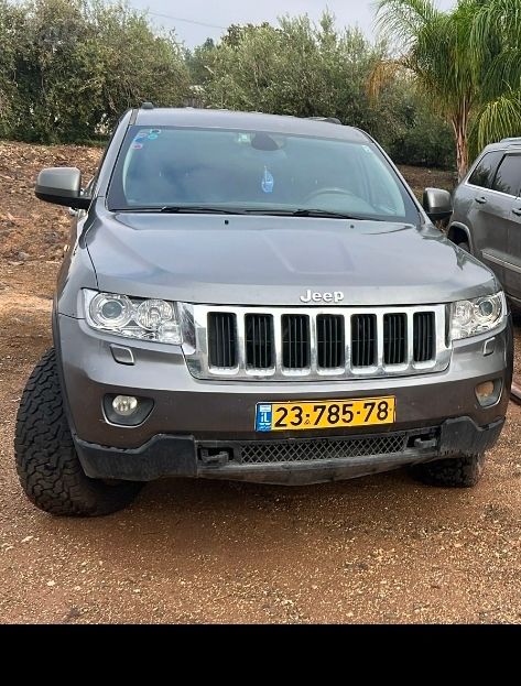 מודעת רכב ג'יפ גרנד צ'ירוקי