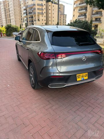 מרצדס-בנץ EQE SUV
