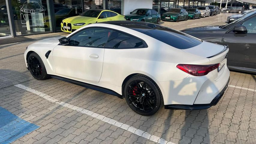 ב מ וו M4