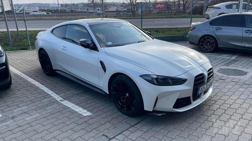 ב מ וו M4