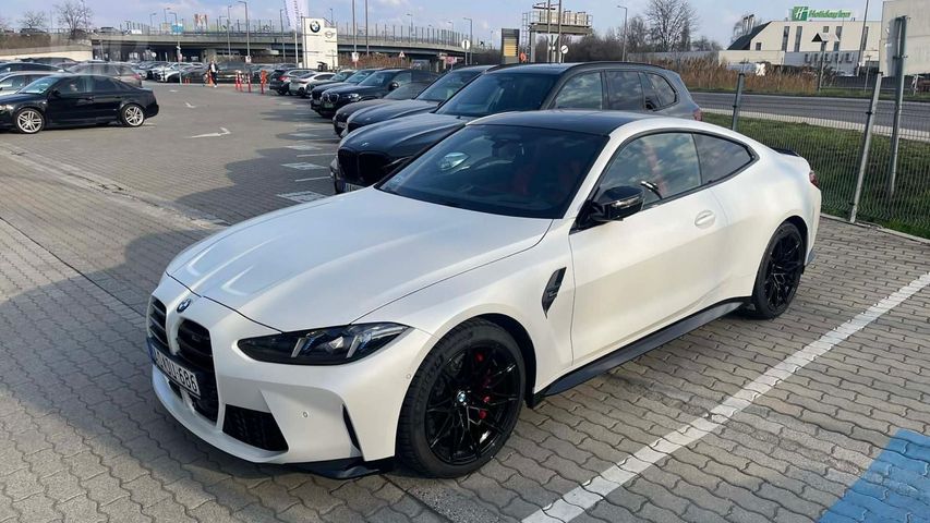 ב מ וו M4