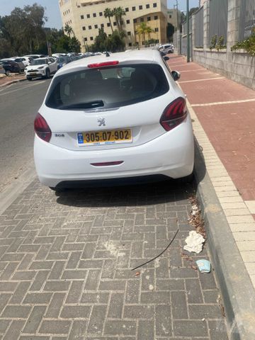 פיג'ו 208