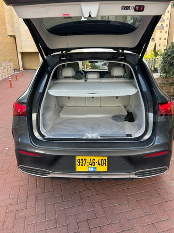 מרצדס-בנץ EQE SUV