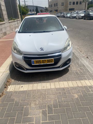 פיג'ו 208
