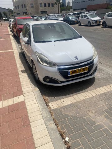 פיג'ו 208