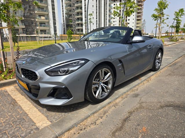 ב מ וו Z4