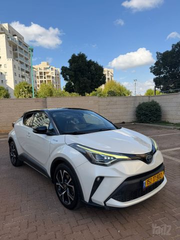 מודעת רכב טויוטה C-HR